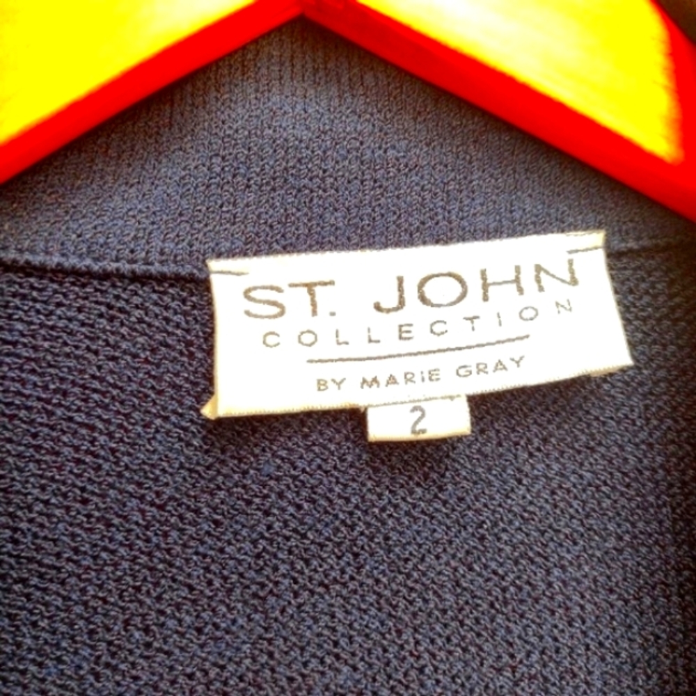 ST. JOHN Timeless Elegance Navy Blue Boucle Topper Coat Gold Clasp HW Classics - Picture 9 of 12